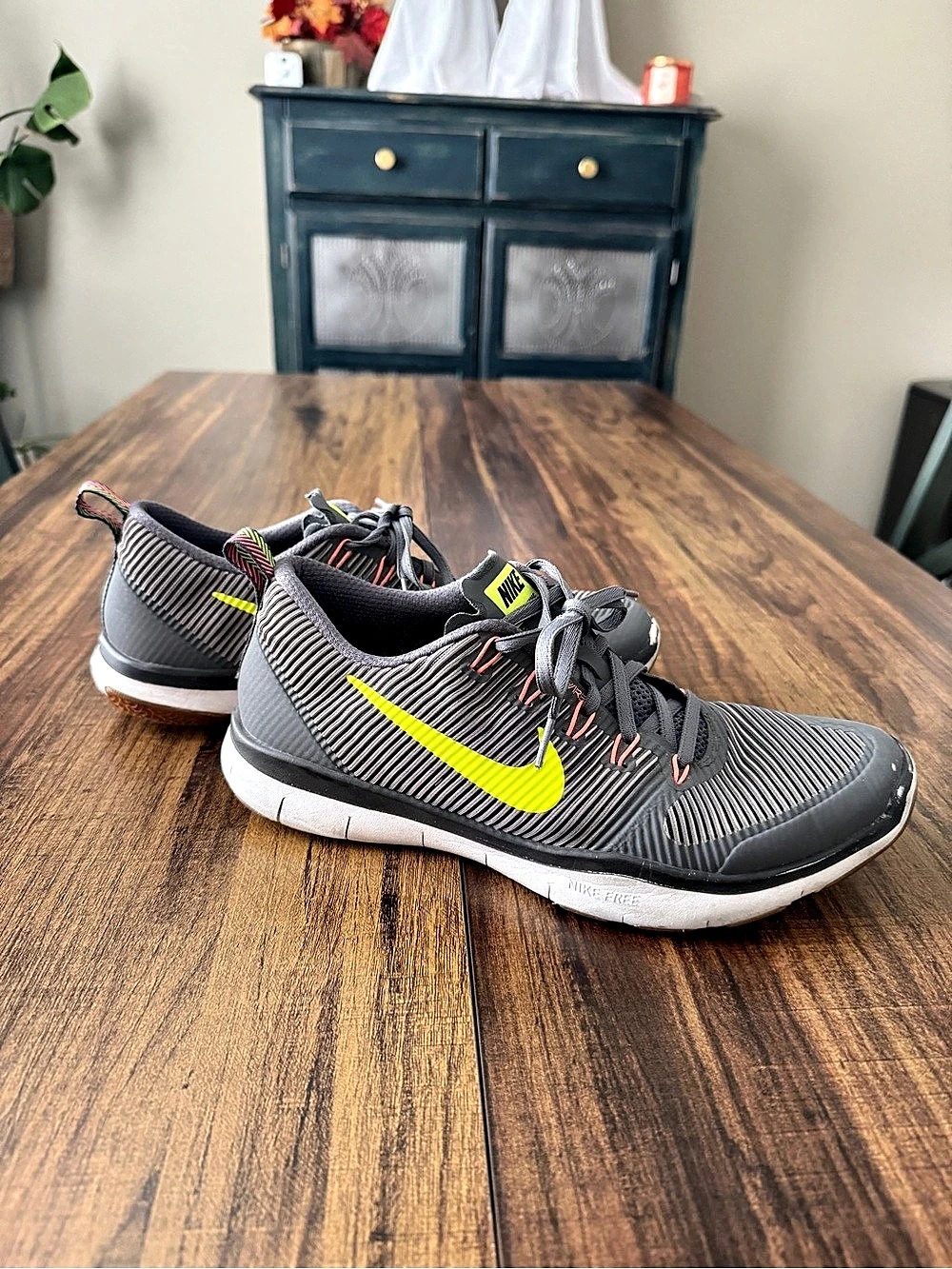 Nike Free TR 7 Training Shoes US 10 Gray & Green